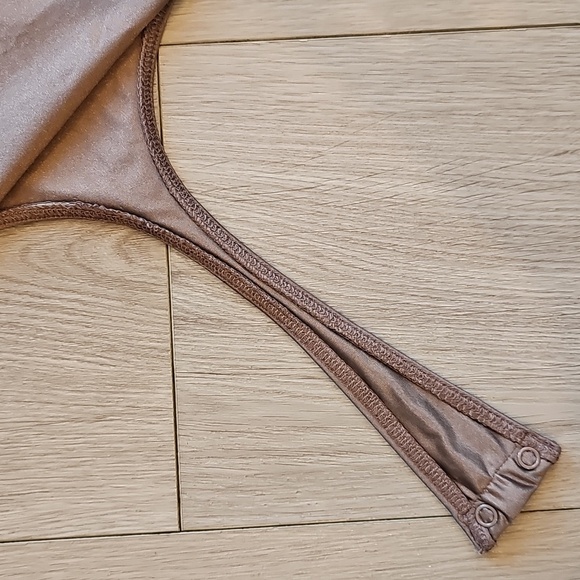 Babaton Satinette Squareneck Bodysuit, Small - Picture 6 of 15